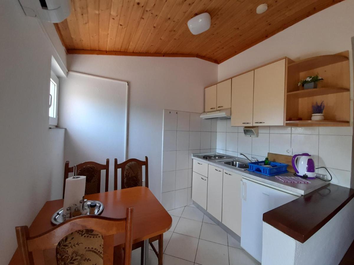 Apartmani Tomic Seline Exterior photo